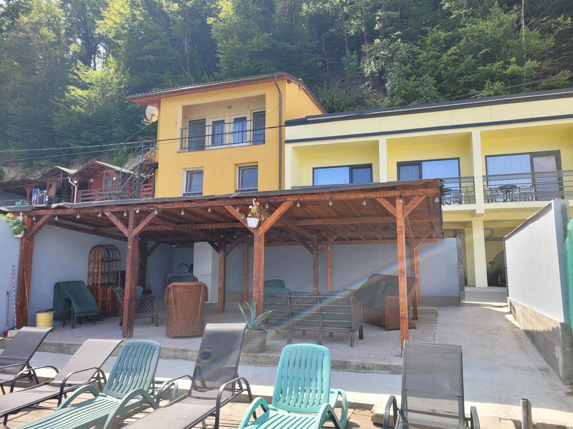 Villa Casa Beasarah. à Dubova Extérieur photo