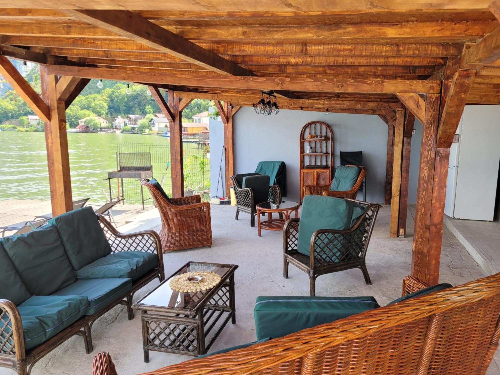 Villa Casa Beasarah. à Dubova Extérieur photo