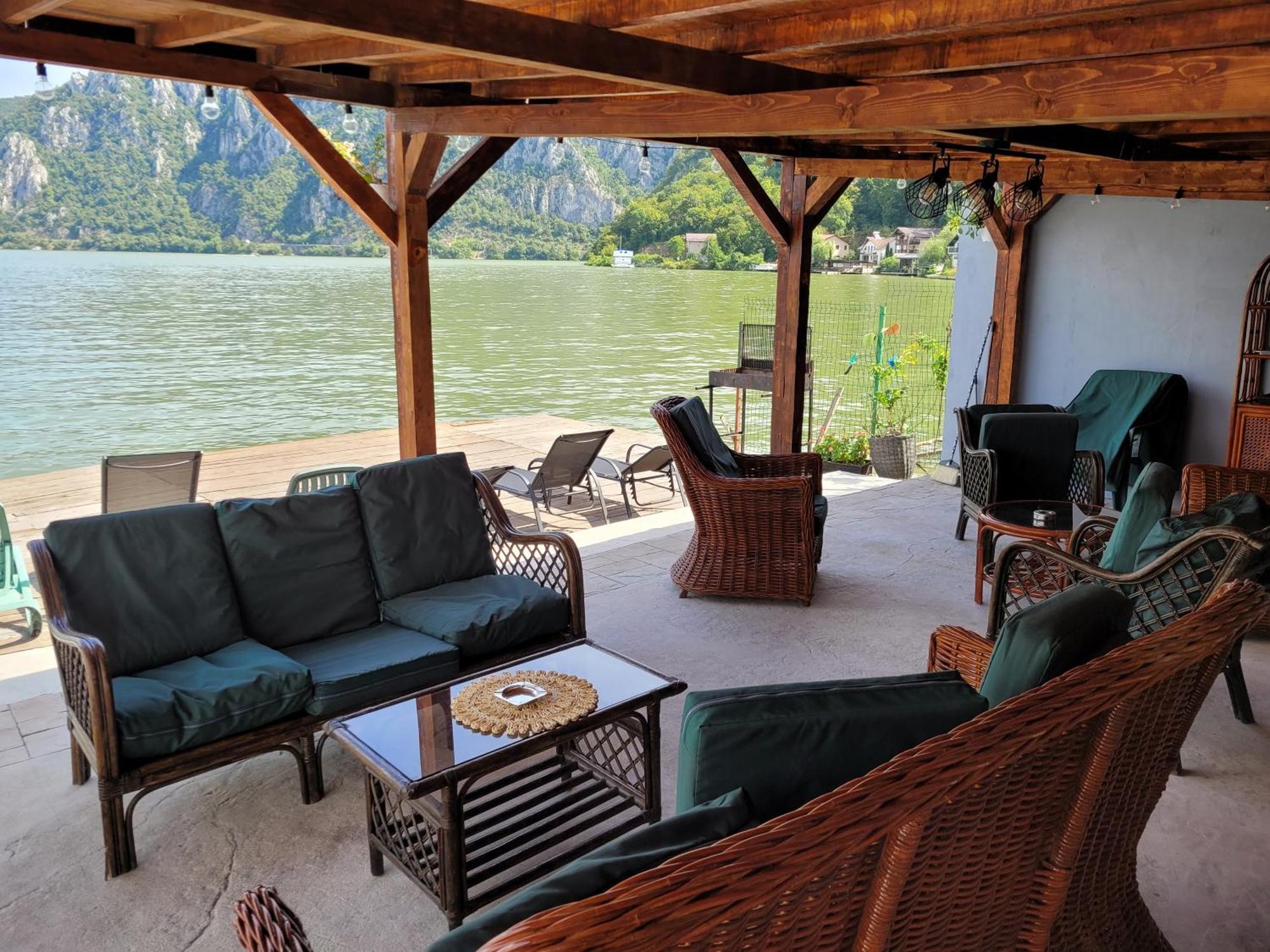 Villa Casa Beasarah. à Dubova Extérieur photo